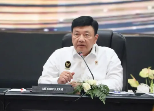 Potrer Menko Polkam, Budi Gunawan yang menyatakan 115 WNI dievakuasi via jalur darat dari Iran. (Sumber: Kemenkopolkam)
