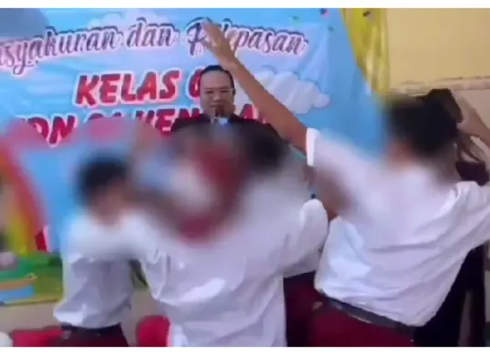 Viral seorang siswa SD di Tulungagung, Jawa Timur menyawer penyanyi perempuan dewasa. (Sumber: X/@KangManto123)