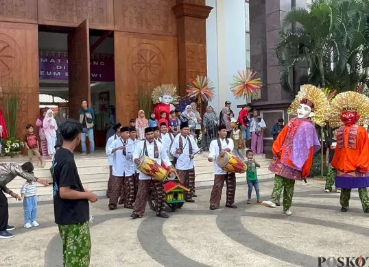 Ondel-ondel, salah satu kesenian yang ditampilkan di Perkampungan Budaya Betawi, Setu Babakan, Jakarta Selatan, Sabtu 21 Juni 2025. (Sumber: POSKOTA | Foto: M Tegar Jihad)