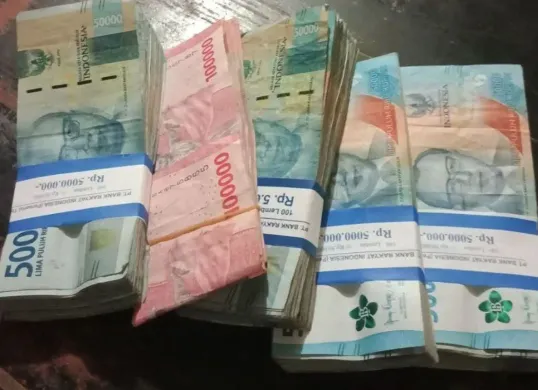 Cek info pencairan gaji pensiunan PNS golongan II 2025. (Sumber: Poskota/Faiz)