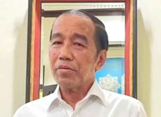 Potret Joko Widodo (Jokowi) yang jadi sorotan publik serta diduga mengidap Sindrom Stevens Johnson. (Sumber: X/@yusuf_dumdum)