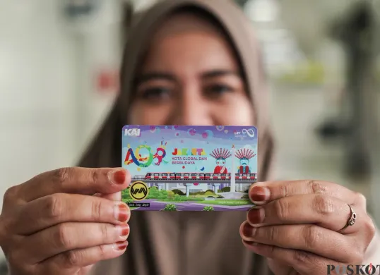 Melihat Abang None Bagi Bagi Kartu Multi Trip LRT Edisi HUT Jakarta Gratis 7