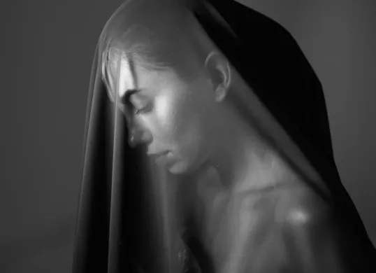 Hari Janda Internasional Diperingati Tiap 23 Juni, Berikut Sejarah dan Tujuannya (Sumber: Unsplash/Katsiaryna Endruszkiewicz)