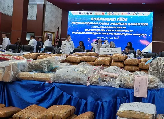 Barang bukti narkoba yang diamankan BNN RI dan Bea Cukai dari 172 kasus yang diungkap pada periode April-Juni 2025. (Angga) (Sumber: POSKOTA | Foto: Angga Pahlevi)