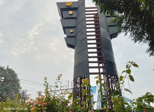 Monumen Perjuangan Rakyat Bekasi yang ada di Jl. Djuanda, Bekasi Selatan, Kota Bekasi, menjadi sasaran maling. Sebanyak 10 plat besi raib dan belum mendapatkan perhatian dari Disparbud dan Pemkot Bekasi. (Sumber: Poskota/Nurpini Aulia Rapika)