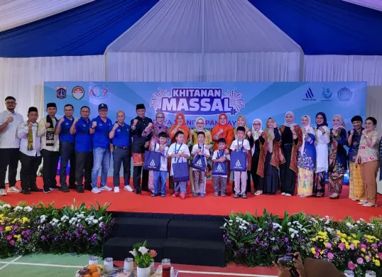 PAM Jaya menggelar khitanan massal capai 1.293 anak hingga meraih rekor MURI. (Sumber: Dok. PAM Jaya)