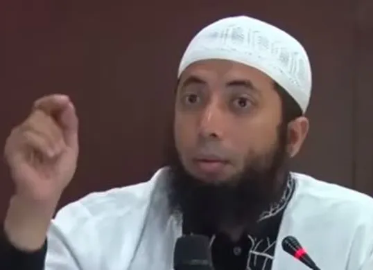 Ustaz Khalid Basalamah diperiksa KPK terkait dugaan kasus korupsi kuota haji (Sumber: Pinterest)