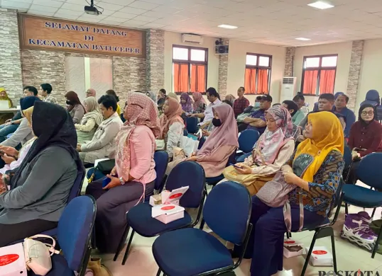 Puluhan pelaku jasa antusias menghadiri pelatihan usaha yang diselenggarakan oleh Disbudpar Kota Tangerang di Aula Kecamatan Batu Ceper pada Selasa, 24 Juni 2025. (Sumber: Poskota/Primayanti Juli Kumala Manalu)