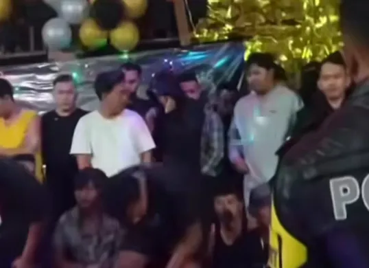 Penggerebekan acara pesta gay berkedok family gathering di sebuah vila di kawasan Puncak, Kabupaten Bogor oleh pihak kepolisian. (Sumber: Istimewa)