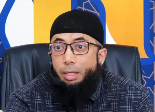Potrait Ustaz Khalid Basalamah yang terseret dugaan korupsi dalam penentuan kuota haji khusus tahun 2024. (Sumber: Instagram/@khalidbasalamahofficial)