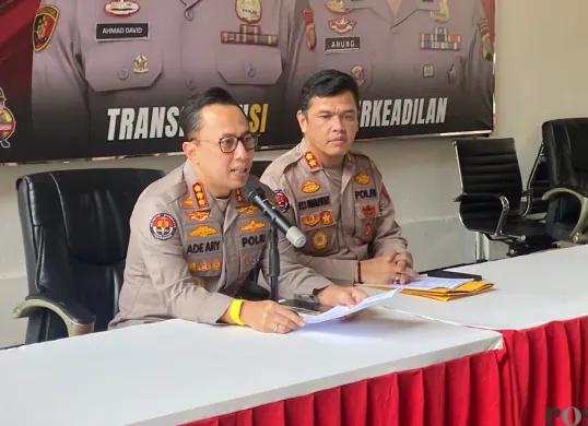 Kabid Humas Polda Metro Jaya, Kombes Pol Ade Ary Syam Indradi, saat menyampaikan keterangan pers di Polda Metro Jaya, Jakarta Selatan, Kamis, 26 Juni 2025. (Sumber: POSKOTA | Foto: Ali Mansur)