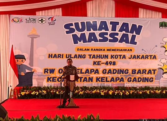 Gubernur Jakarta Pramono Anung saat memberikan sambutan di acara RW 07 Kelapa Gading Barat, Jakarta Utara, Kamis, 26 Juni 2025. (Sumber: Poskota/M. Tegar Jihad)
