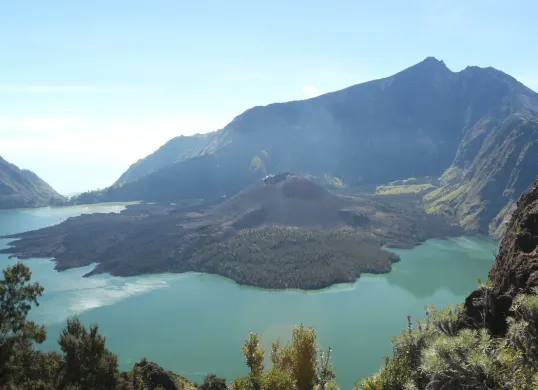 Gunung Rinjani coco untuk pendaki pemula (Sumber: Wikimedia Commons)
