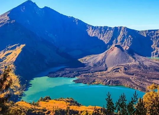 Gunung Rinjani mendapatkan rating bintang satu dari warganet Brasil di Google Maps. (Sumber: Website/Tripadvisor)