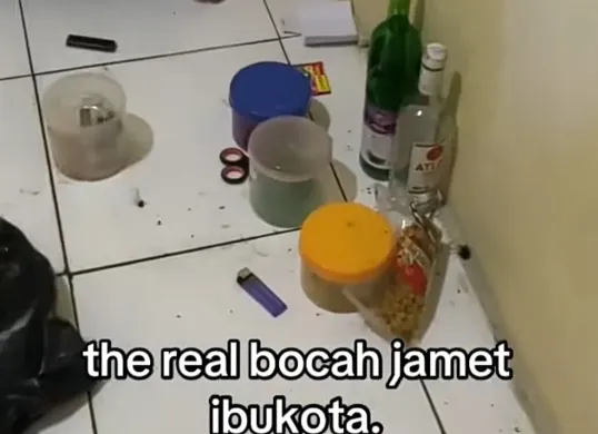 Viral sekumpulan bocah perempuan diduga pesta minuman keras di dalam kosan. (Sumber: TikTok/@rrnfgt)