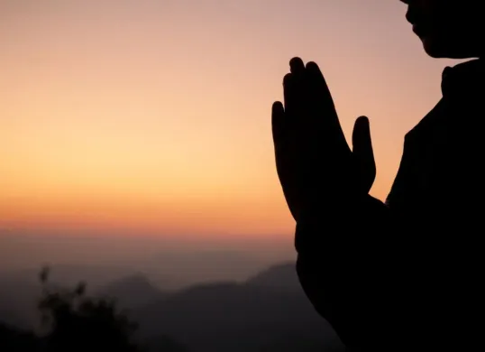 Bacaan doa akhir dan awal tahun baru Islam, 1 Muharram. (Sumber: Freepik)