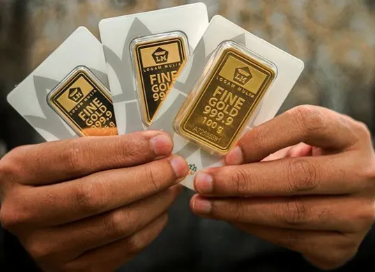 Emas batangan produksi PT Aneka Tambang Tbk yang dijual di gerai Logam Mulia, Jakarta. Harga emas tercatat turun selama tiga hari berturut-turut hingga menyentuh Rp1.884.000 per gram pada Sabtu. (Sumber: Dok/PT Antam)