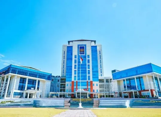 Potrait gedung Universitas Negeri Surabaya (Unesa). (Sumber: Doc. Universitas Negeri Surabaya)