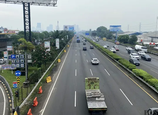 Lalu lintas di ruas jalan Tol Jakarta-Tangerang kembali normal pada Minggu, 29 Juni 2025. (Sumber: POSKOTA | Foto: Primayanti)