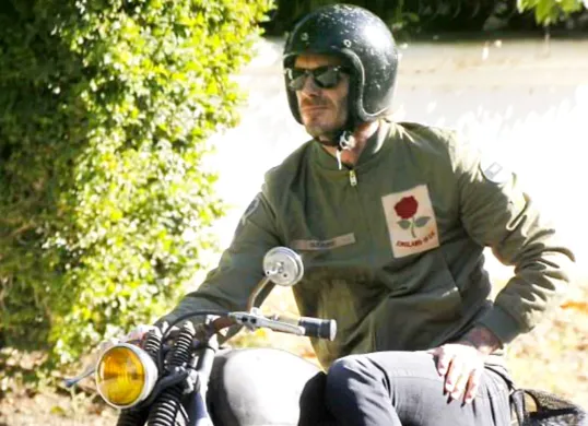 Ilustrasi vintage jaket yang cocok digunakan untuk motoran. (Sumber: Pinterest)