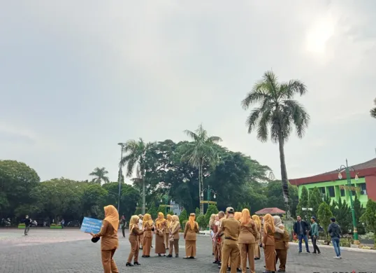 Ilustrasi - Peserta lulus PPPK segera dilantik pada Rabu, 2 Juni 2025, mendatang. Pemkot Bekasi telah merampungkan persiapan teknis untuk pelantikan agar acara bisa berjalan tertib dan lancar. (Sumber: Poskota/Nurpini Aulia Rapika)
