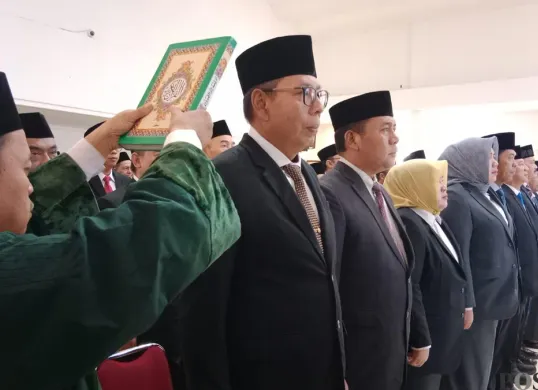Pelantikan dan pengambilan sumpah jabatan sejumlah pejabat di lingkungan Pemerintahan Kota Bogor, Senin, 30 Juni 2025 di Balai Kota Bogor. (Sumber: Poskota/Sekar Putri Andini)