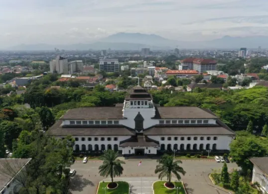 Gedung Sate, Bandung, Kantor pemerintahan Jawa Barat. (Sumber: jabarprov.go.id)