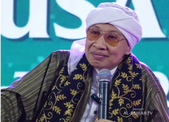 Pengasuh Pondok Pesantren Al-Bahjah, Yahya Zainul Ma'arif Jamzuri atau Buya Yahya (Sumber: Instagram Buya Yahya Official)