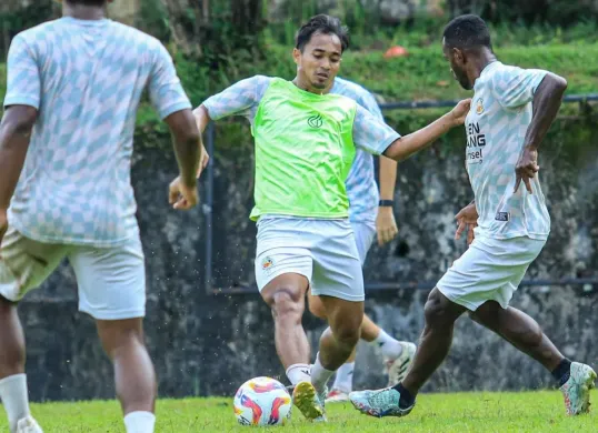 Pelatih Semen Padang harus memutar otak untuk meraih kemenangan atas PSBS Biak. (Sumber: Tangkapan layar/Instagram @semenpadangfcid)