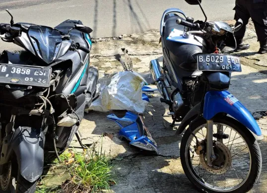 Dua unit sepeda motor yang terlibat dalam kecelakaan maut di Jalan Proklamasi, Sukmajaya, Kota Depok, Sabtu, 1 Maret 2025. (Sumber: Dok. Gakkum Lantas Polres Depok)