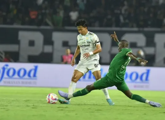 Persebaya Surabaya Pesta Gol 4-1 atas Persib (Sumber: X/@Indostransfer)