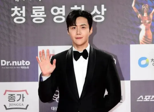 Setelah meninggalkan Salt Entertainment Kim Seon Ho kini bergabung dengan agensi Cha Eun Woo yakni Fantagio. (Sumber: Instagram @seonho__kim)