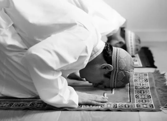 Niat dan tata cara sholat witir. (Sumber: Freepik/rawpixel.com)