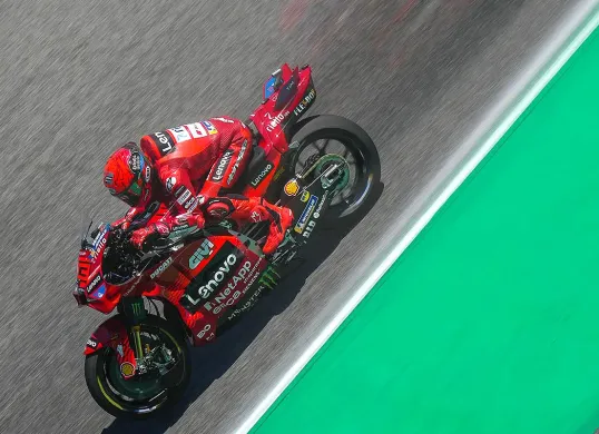 Hasil kualifikasi dan link live streaming sprint race MotoGP Thailand 2025. (Sumber: Instagram @motogp)