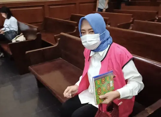 Rina Pertiwi, mantan Panitera Pengadilan Negeri (PN) Jakarta Timur dihukum selama 4 tahun penjara terkait kasus dugaan suap dalam perkara eksekusi lahan. (Sumber: Poskota/Ramot Sormin)