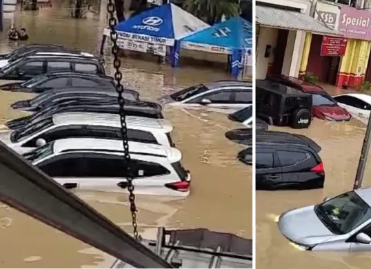 Puluhan mobil yang terparkir di sekitar ruko Grand Galaxy City Bekasi terendam air setinggi 1,2 meter. (Sumber: Dokumen Netijen)