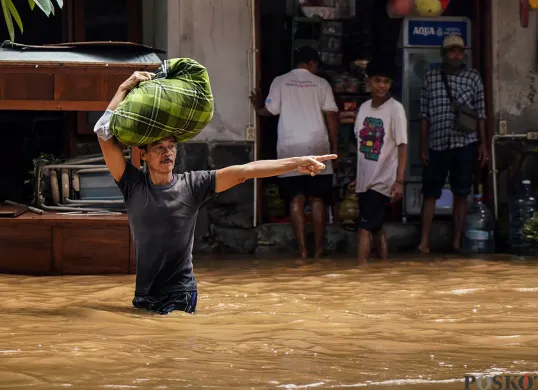 Terdampak Banjir dari Luapan Air Sungai Ciliwung