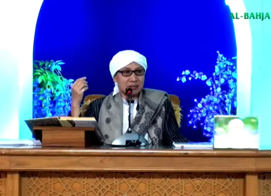 Buya Yahya menjelaskan hukum suntik saat puasa. (Sumber: Tangkap Layar YouTube/Al-Bahjah TV)