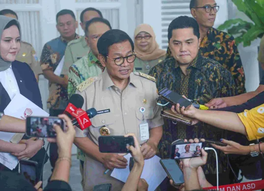 Gubernur Jakarta, Pramono Anung bertemu dengan Ketum PSSI, Erick Thohir bahas Stadion JIS. (Sumber: Dok. Kominfotik Jakarta)