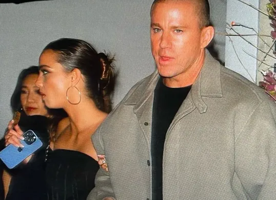 Channing Tatum tampaknya sudah move on dari Zoe Kravitz! Kini, ia kepergok menggandeng model cantik asal Bali, Inka Williams. (Sumber: Youtube  Hollywood Celebrity Drama)