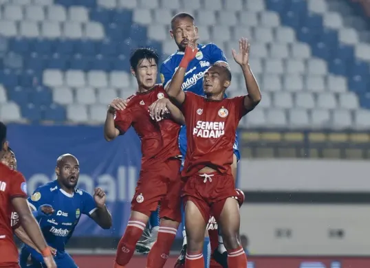 Sejumlah pemain dipastikan absen pada laga Semen Padang vs Persib di pekan 26 Liga 1 2024-25. (Foto: Instagram/@persib)