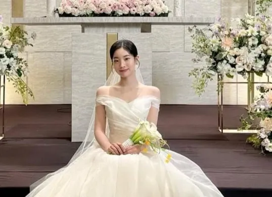 Dahyun TWICE jadi pengantin di film You Are the Apple of My Eye. (Sumber: Instagram @dahyunnee)