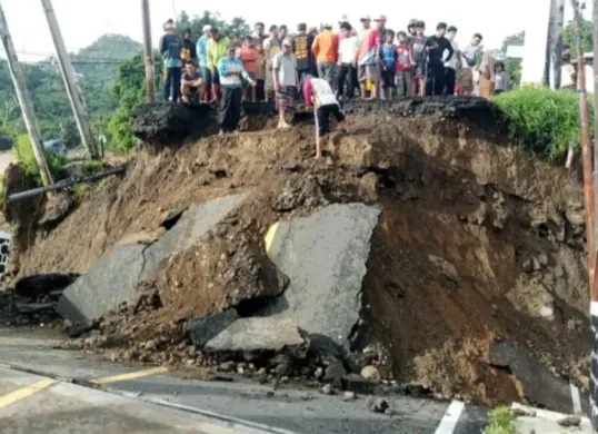 Bencana tanah longsor yang terjadi di Kabupaten Sukabumi pada Kamis, 6 Maret 2025, pukul 19.00 WIB, dipicu oleh tingginya curah hujan. (Sumber: Dok. Diskominfo Provinsi Jawa Barat)