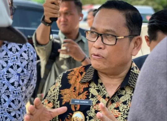 Wakil Bupati Lebak, Amir Hamzah saat menjelaskan program Sekolah Garuda. (Sumber: Poskota/Samsul Fatoni)