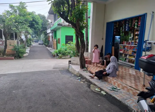 Suasana di permukiman warga yang sempat terjangkit kasus chikungunya, di Sukamaju Baru, Kota Depok, Sabtu (8/3). Warga yang terjangkit kini sudah pulih kembali. (Sumber: Poskota/Angga Pahlevi)