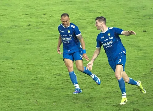 Nick Kuipers absen di laga Semen Padang vs Persib pada pekan 27 Liga 1 2024-25. (Sumber: persib.co.id)