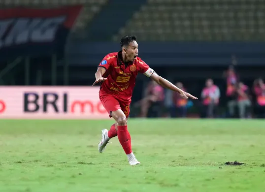 Pemain Persija, Rizky Ridho seusai mencetak gol spektakuler ke gawang Arema FC dalam lanjutan Liga 1 2024-2025 di Stadion Patriot Candrabhaga, Bekasi, Minggu, 9 Maret 2025. (Sumber: Dok. Persija Jakarta)