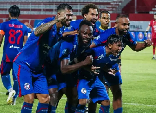 Skuad Arema FC siap curi kemenangan dari Persija, di pertandingan pekan ke-26 Liga 1 2024-25. (Foto: Instagram/@aremafcofficial)