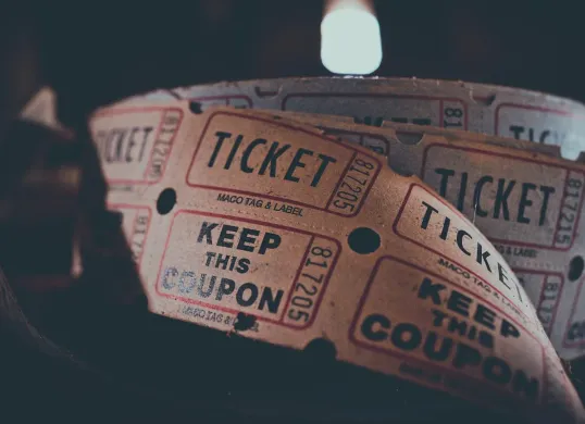 Anda bisa beli tiket bioskop lewat Hp dengan mudah dan praktis menggunakan beberapa langkah ini. (Sumber: Pixabay/igorovsyannykov)