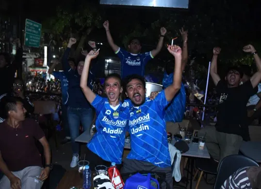 Ilustrasi nobar live streaming Semen Padang vs Persib. (Sumber: persib.co.id)